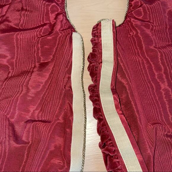 Christmas Tree Skirt - Picture 9 of 10